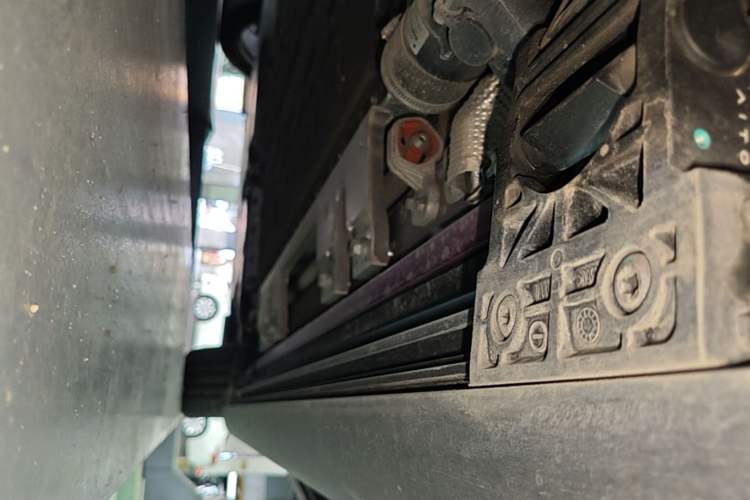 Used Hima AITO M7 2026 Model Range-Extending Ultra All-Wheel Drive 6-Seater Version Right Side Sill