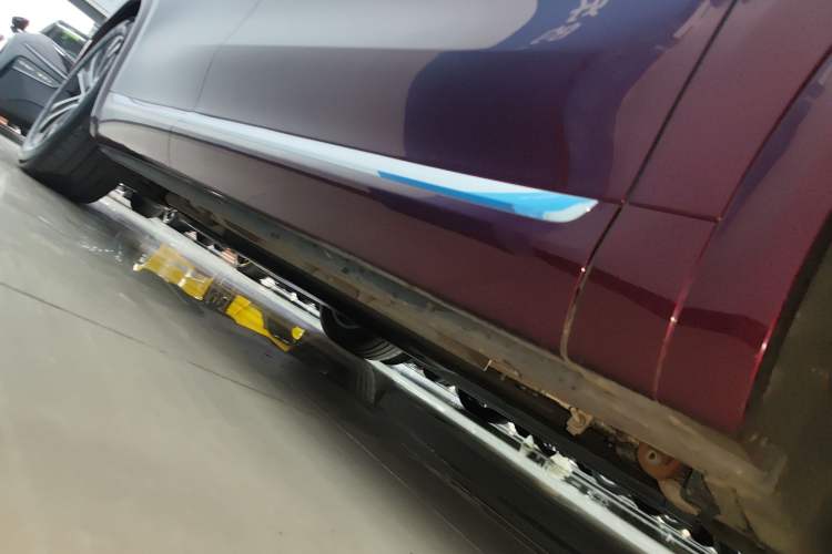 Used Hima AITO M7 2026 Model Range-Extending Max All-Wheel Drive 5-Seater Version Right Side Sill