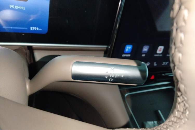Used Hima AITO M7 2026 Model Range-Extending Max All-Wheel Drive 5-Seater Version Gear Lever