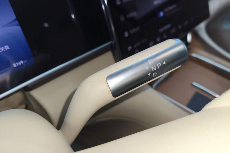 Used Hima AITO M7 2026 Model Range-Extending Ultra All-Wheel Drive 6-Seater Version Gear Lever