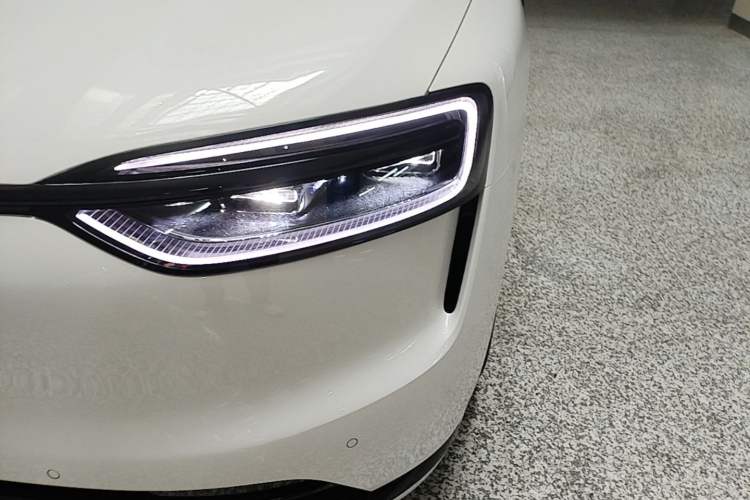 Used Hima AITO M7 2026 Model Range-Extending Ultra All-Wheel Drive 6-Seater Version Left Front Headlight