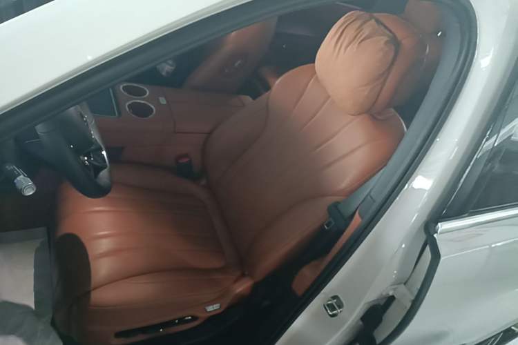 Used Hima AITO M7 2026 Model Range-Extending Ultra All-Wheel Drive 6-Seater Version Left Front Seat