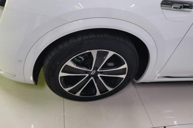 Used Hima AITO M7 2026 Model Range-Extending Max All-Wheel Drive 5-Seater Version Left Front Wheel Hub