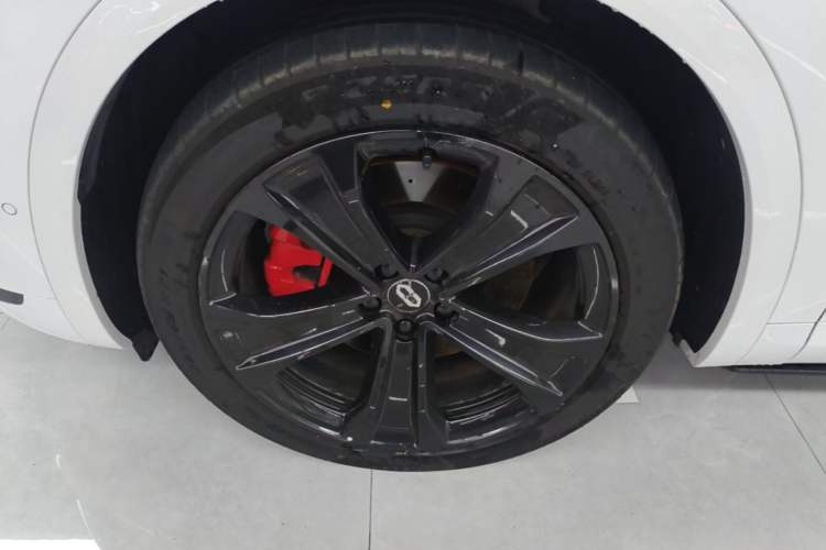 Used Hima AITO M7 2026 Model Range-Extending Ultra All-Wheel Drive 6-Seater Version Left Front Wheel Hub