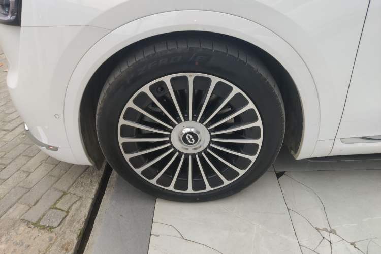 Used Hima AITO M7 2026 Model Range-Extending Ultra All-Wheel Drive 6-Seater Version Left Front Wheel Hub