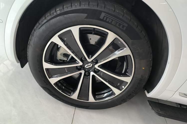 Used Hima AITO M7 2026 Model Range-Extending Ultra All-Wheel Drive 6-Seater Version Left Front Wheel Hub