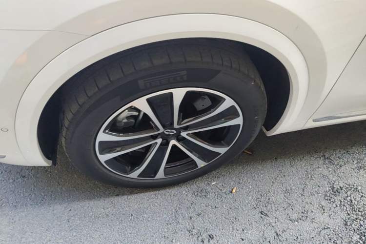 Used Hima AITO M7 2026 Model Pure Electric Max All-Wheel Drive 5-Seater Version Left Front Wheel Hub