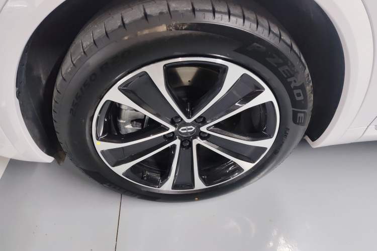 Used Hima AITO M7 2026 Model Pure Electric Max Long Range 5-Seater Version Left Front Wheel Hub