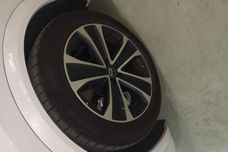 Used Hima AITO M7 2026 Model Range-Extending Ultra All-Wheel Drive 6-Seater Version Left Front Wheel Hub