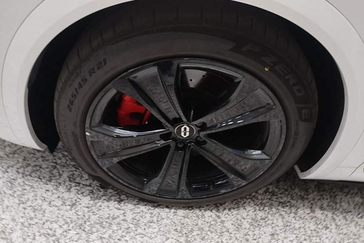 Used Hima AITO M7 2026 Model Range-Extending Ultra All-Wheel Drive 6-Seater Version Left Front Wheel Hub