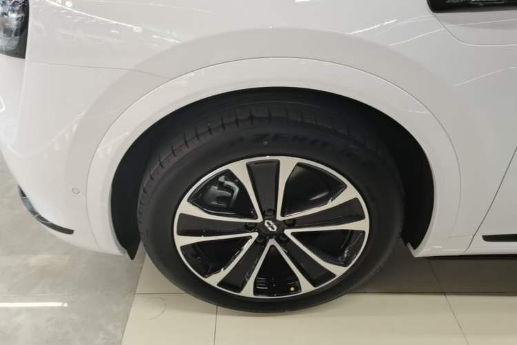 Used Hima AITO M7 2026 Model Pure Electric Max All-Wheel Drive 5-Seater Version Left Front Wheel Hub