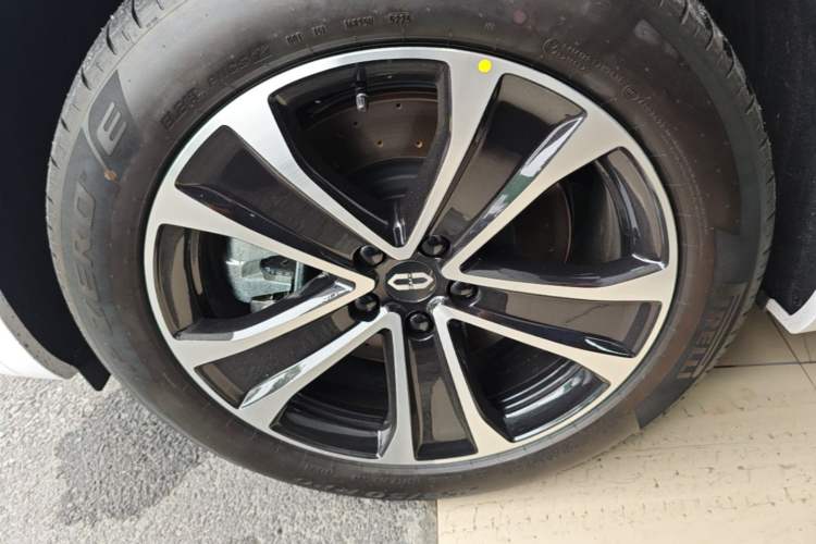 Used Hima AITO M7 2026 Model Pure Electric Max Long Range 6-Seater Version Left Front Wheel Hub