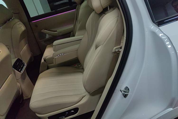Used Hima AITO M7 2026 Model Range-Extending Ultra All-Wheel Drive 6-Seater Version Left Rear Seat