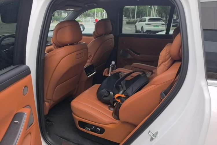 Used Hima AITO M7 2026 Model Range-Extending Max All-Wheel Drive 6-Seater Version Left Rear Seat