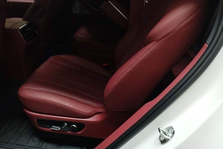Used Hima AITO M7 2026 Model Range-Extending Ultra All-Wheel Drive 6-Seater Version Left Rear Seat