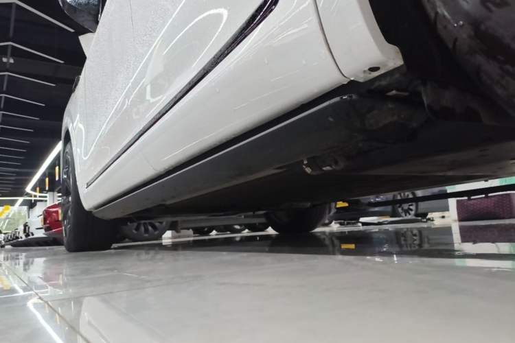 Used Hima AITO M7 2026 Model Range-Extending Ultra All-Wheel Drive 6-Seater Version Left Side Sill