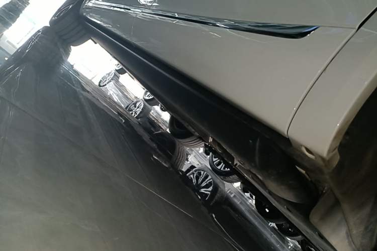 Used Hima AITO M7 2026 Model Range-Extending Ultra All-Wheel Drive 6-Seater Version Left Side Sill