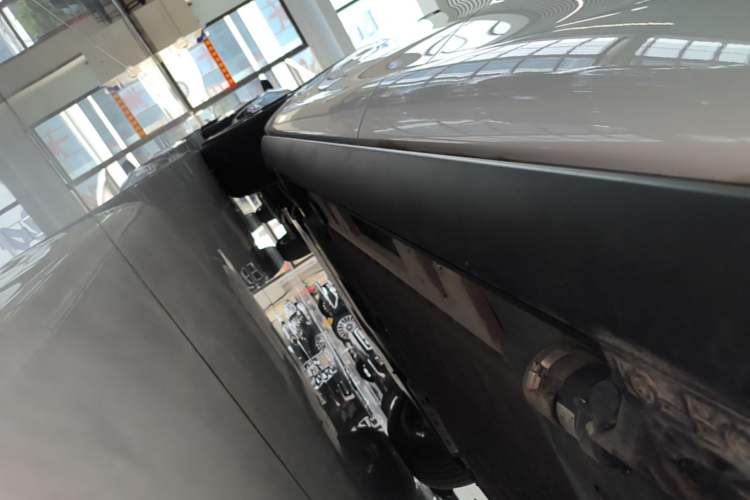 Used Hima AITO M7 2026 Model Range-Extending Ultra All-Wheel Drive 6-Seater Version Left Side Sill