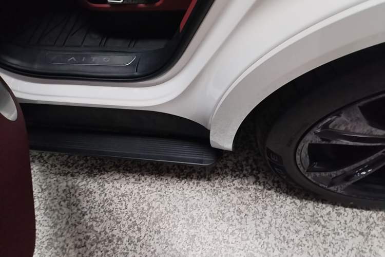 Used Hima AITO M7 2026 Model Range-Extending Ultra All-Wheel Drive 6-Seater Version Left Side Sill