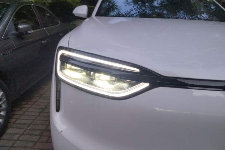 Used Hima AITO M7 2026 Model Range-Extending Ultra All-Wheel Drive 5-Seater Version Right Front Headlight