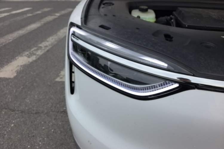 Used Hima AITO M7 2026 Model Range-Extending Max All-Wheel Drive 6-Seater Version Right Front Headlight