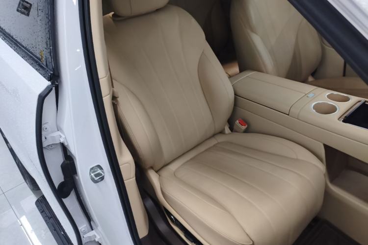 Used Hima AITO M7 2026 Model Range-Extending Ultra All-Wheel Drive 6-Seater Version Right Front Seat