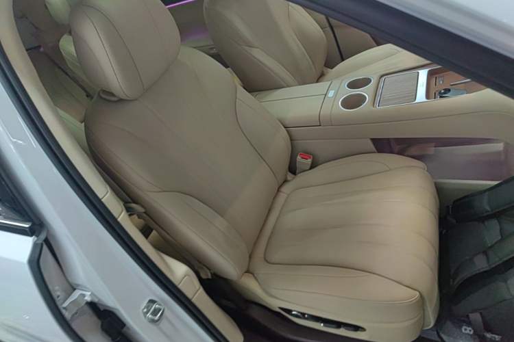 Used Hima AITO M7 2026 Model Range-Extending Ultra All-Wheel Drive 6-Seater Version Right Front Seat