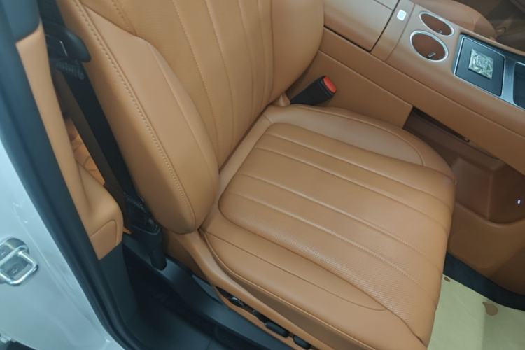 Used Hima AITO M7 2026 Model Range-Extending Max All-Wheel Drive 6-Seater Version Right Front Seat