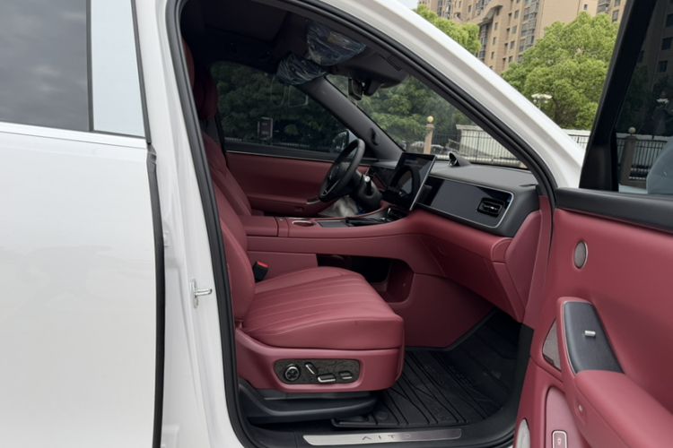 Used Hima AITO M7 2026 Model Range-Extending Pro+ All-Wheel Drive 5-Seater Version Right Front Seat