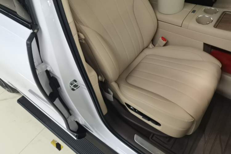 Used Hima AITO M7 2026 Model Pure Electric Max All-Wheel Drive 5-Seater Version Right Front Seat