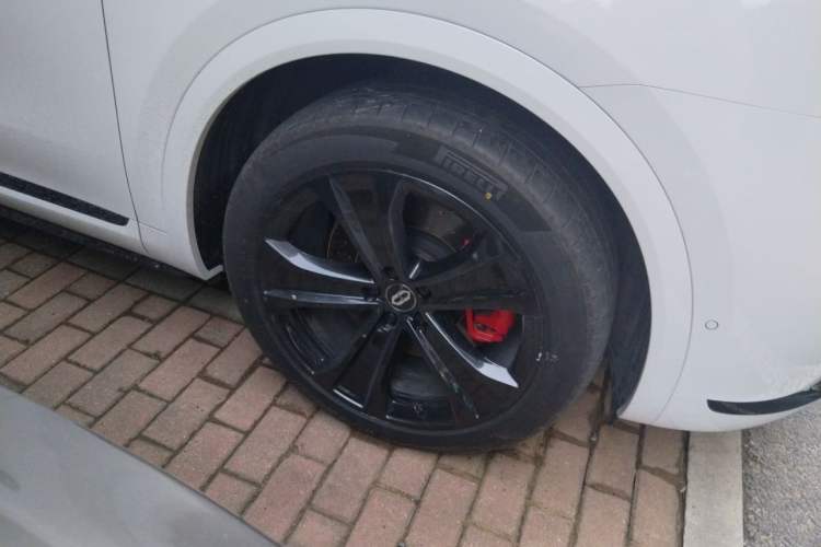 Used Hima AITO M7 2026 Model Range-Extending Ultra All-Wheel Drive 5-Seater Version Right Front Wheel Hub