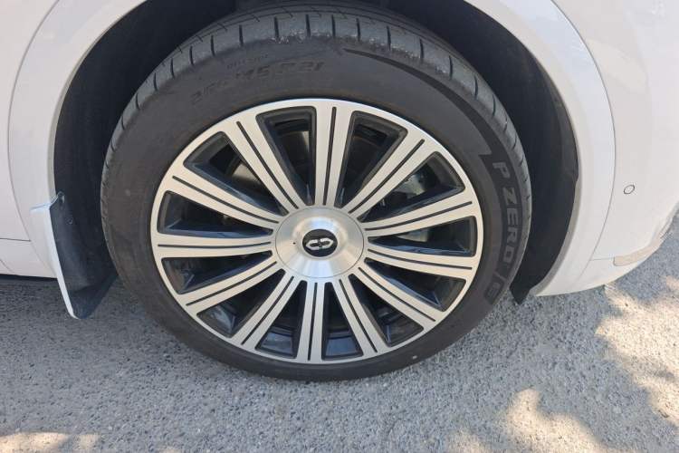 Used Hima AITO M7 2026 Model Range-Extending Ultra All-Wheel Drive 5-Seater Version Right Front Wheel Hub