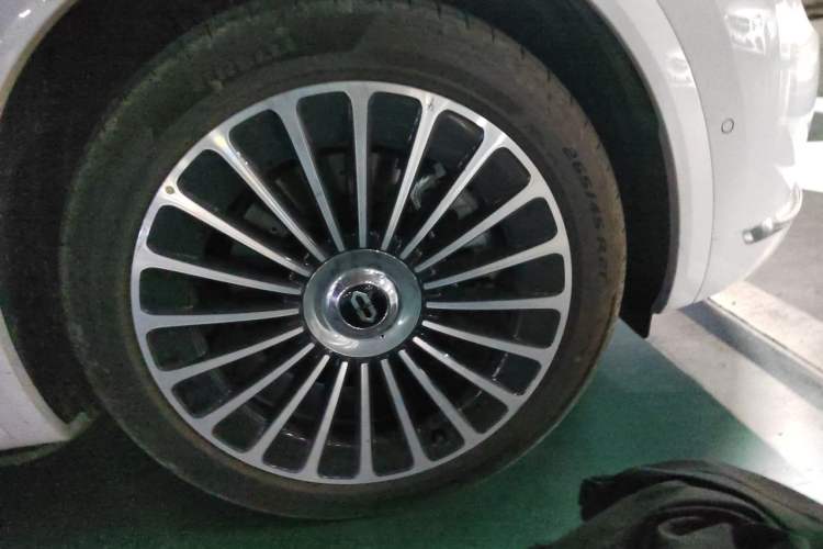 Used Hima AITO M7 2026 Model Range-Extending Ultra All-Wheel Drive 5-Seater Version Right Front Wheel Hub