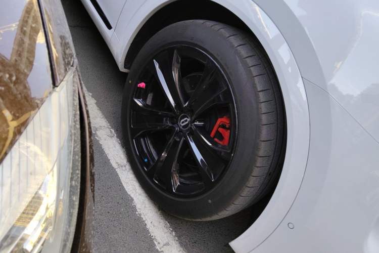 Used Hima AITO M7 2026 Model Range-Extending Max All-Wheel Drive 5-Seater Version Right Front Wheel Hub