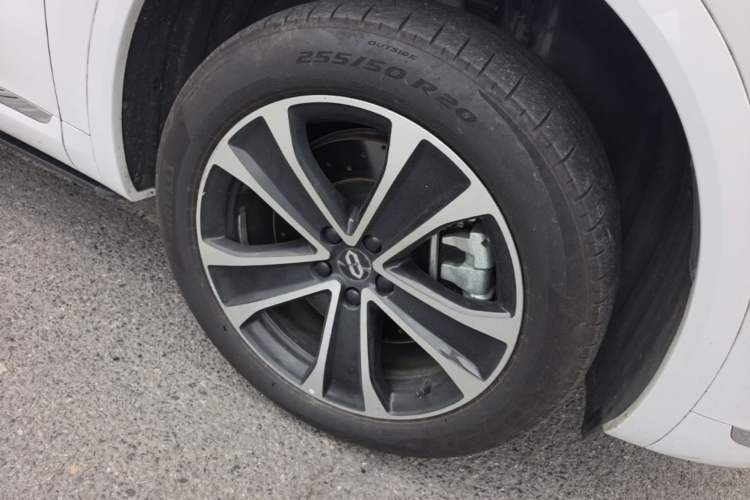 Used Hima AITO M7 2026 Model Range-Extending Max All-Wheel Drive 6-Seater Version Right Front Wheel Hub