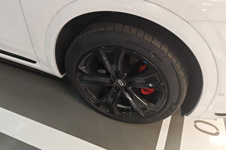Used Hima AITO M7 2026 Model Pure Electric Max All-Wheel Drive 5-Seater Version Right Front Wheel Hub