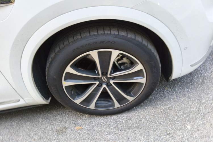 Used Hima AITO M7 2026 Model Pure Electric Max Long Range 5-Seater Version Right Front Wheel Hub