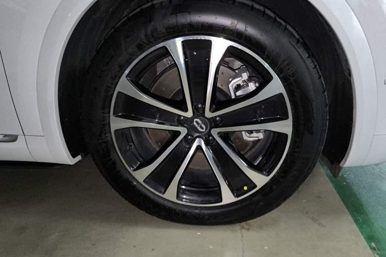 Used Hima AITO M7 2026 Model Range-Extending Ultra All-Wheel Drive 5-Seater Version Right Front Wheel Hub