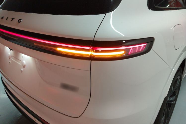Used Hima AITO M7 2026 Model Range-Extending Max All-Wheel Drive 5-Seater Version Right Rear Taillight