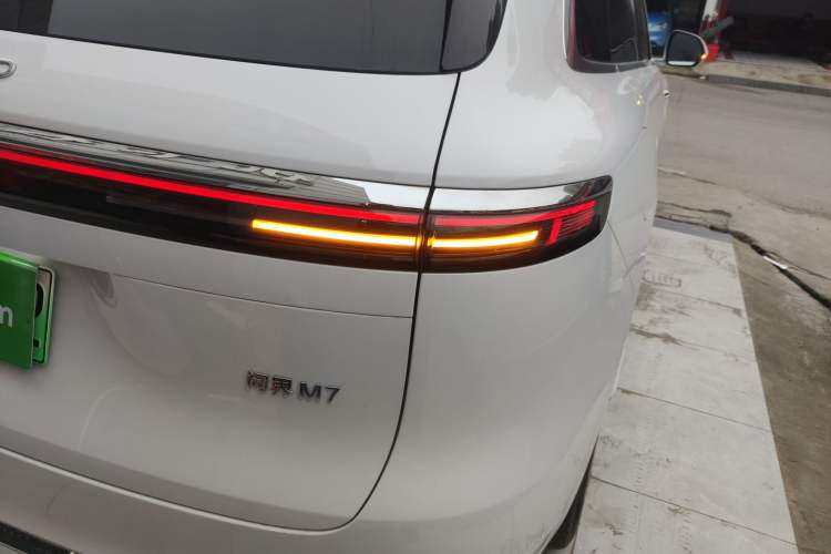 Used Hima AITO M7 2026 Model Range-Extending Ultra All-Wheel Drive 6-Seater Version Right Rear Taillight