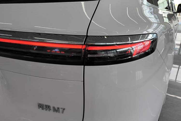 Used Hima AITO M7 2026 Model Range-Extending Ultra All-Wheel Drive 6-Seater Version Right Rear Taillight