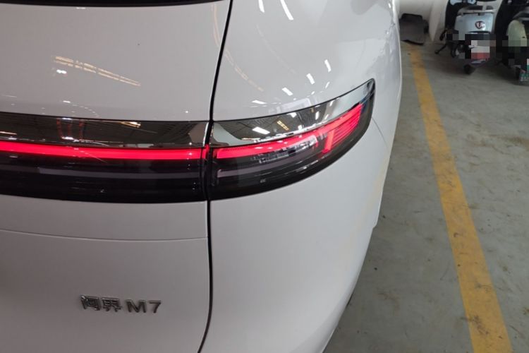Used Hima AITO M7 2026 Model Range-Extending Ultra All-Wheel Drive 6-Seater Version Right Rear Taillight