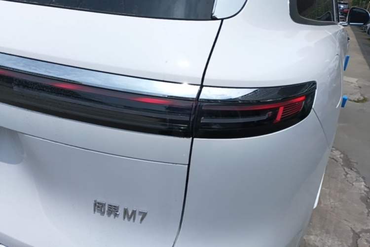 Used Hima AITO M7 2026 Model Range-Extending Pro+ All-Wheel Drive 5-Seater Version Right Rear Taillight