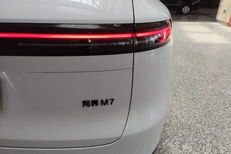 Used Hima AITO M7 2026 Model Range-Extending Ultra All-Wheel Drive 6-Seater Version Right Rear Taillight