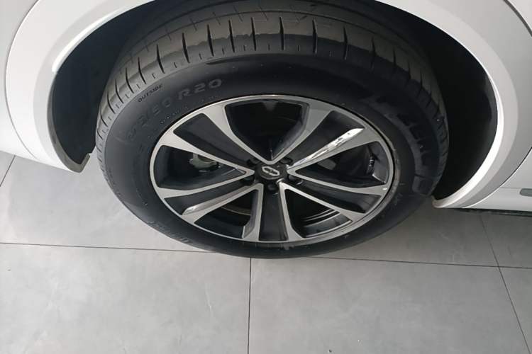 Used Hima AITO M7 2026 Model Range-Extending Ultra All-Wheel Drive 6-Seater Version Right Rear Wheel Hub