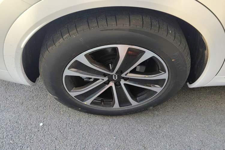 Used Hima AITO M7 2026 Model Pure Electric Max All-Wheel Drive 5-Seater Version Right Rear Wheel Hub