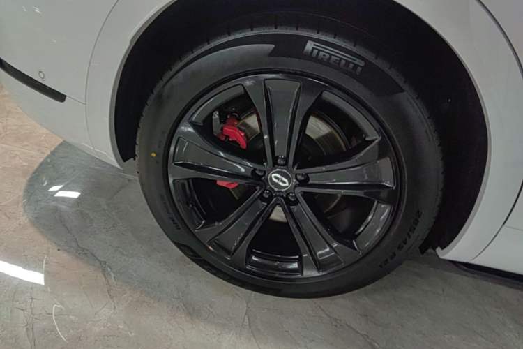 Used Hima AITO M7 2026 Model Range-Extending Ultra All-Wheel Drive 6-Seater Version Right Rear Wheel Hub