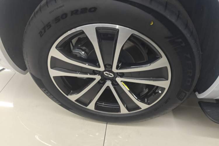 Used Hima AITO M7 2026 Model Range-Extending Max All-Wheel Drive 6-Seater Version Right Rear Wheel Hub