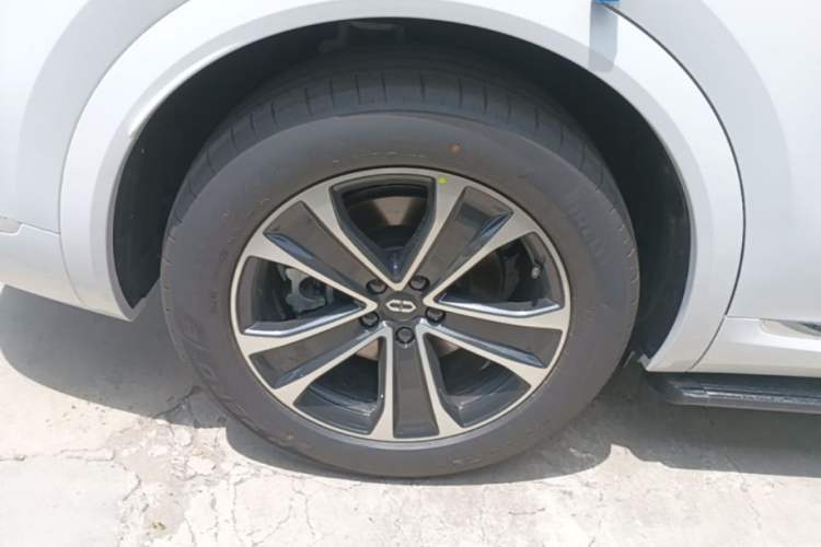 Used Hima AITO M7 2026 Model Range-Extending Pro+ All-Wheel Drive 5-Seater Version Right Rear Wheel Hub