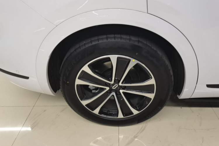 Used Hima AITO M7 2026 Model Pure Electric Max All-Wheel Drive 5-Seater Version Right Rear Wheel Hub
